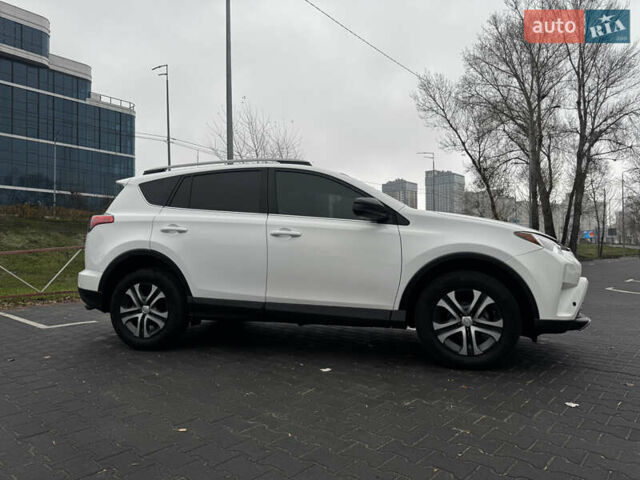 Білий Тойота РАВ 4, об'ємом двигуна 2.49 л та пробігом 173 тис. км за 16100 $, фото 10 на Automoto.ua