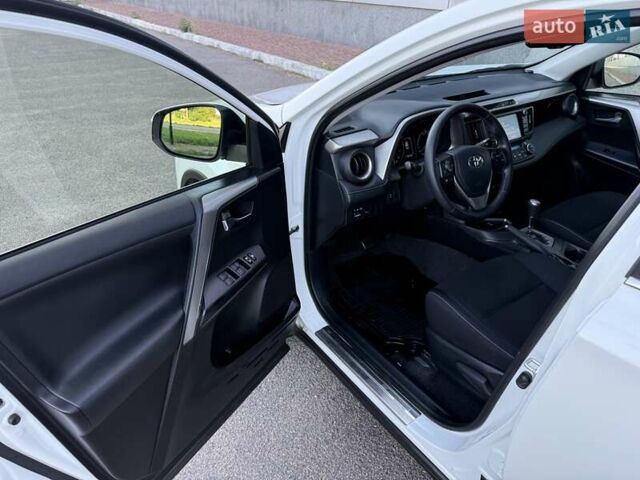 Белый Тойота РАВ 4, объемом двигателя 1.99 л и пробегом 110 тыс. км за 19999 $, фото 27 на Automoto.ua
