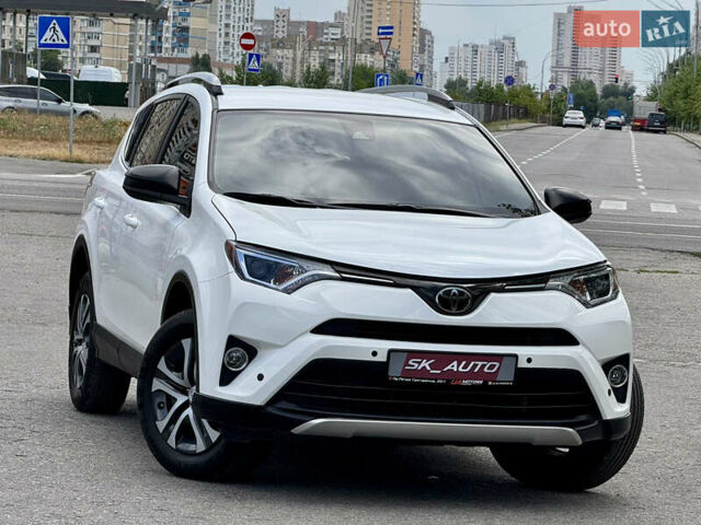Тойота РАВ 4 2016 у Києві на Automoto.ua Білий Тойота РАВ 4, об'ємом двигуна 2.49 л та пробігом 173 тис. км за 17200 $, фото 3 на Automoto.ua