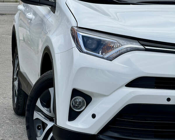 Тойота РАВ 4 2016 у Києві на Automoto.ua Білий Тойота РАВ 4, об'ємом двигуна 2.49 л та пробігом 173 тис. км за 17200 $, фото 75 на Automoto.ua