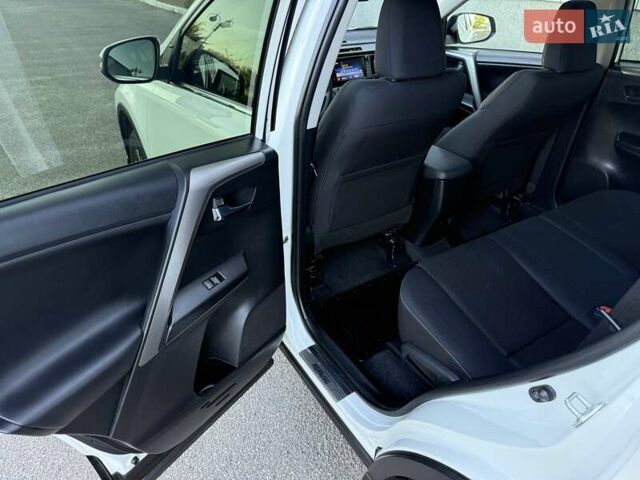 Белый Тойота РАВ 4, объемом двигателя 1.99 л и пробегом 110 тыс. км за 19999 $, фото 33 на Automoto.ua