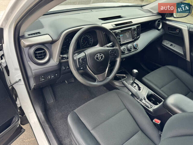 Тойота РАВ 4 2016 у Києві на Automoto.ua Білий Тойота РАВ 4, об'ємом двигуна 2.49 л та пробігом 173 тис. км за 17200 $, фото 17 на Automoto.ua