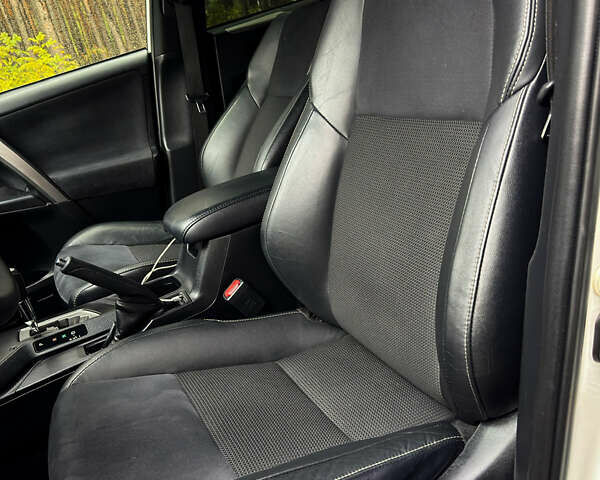 Белый Тойота РАВ 4, объемом двигателя 2.49 л и пробегом 146 тыс. км за 23997 $, фото 15 на Automoto.ua