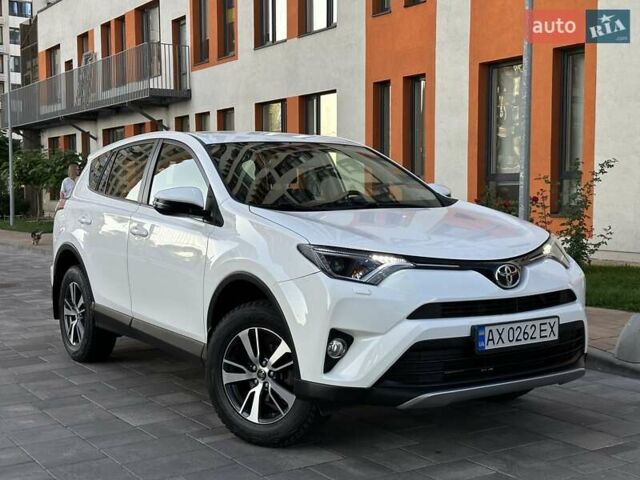 Білий Тойота РАВ 4, об'ємом двигуна 2 л та пробігом 93 тис. км за 21000 $, фото 4 на Automoto.ua