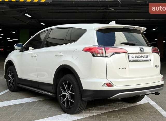 Белый Тойота РАВ 4, объемом двигателя 1.99 л и пробегом 151 тыс. км за 19990 $, фото 4 на Automoto.ua