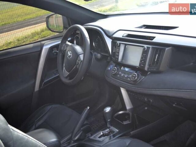 Тойота РАВ 4 2017 в Виннице на Automoto.ua Белый Тойота РАВ 4, объемом двигателя 2.49 л и пробегом 198 тыс. км за 22987 $, фото 23 на Automoto.ua