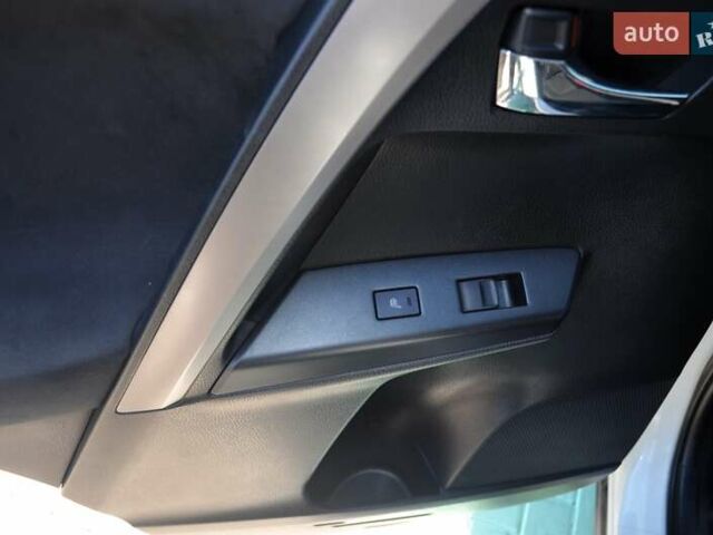 Тойота РАВ 4 2017 в Виннице на Automoto.ua Белый Тойота РАВ 4, объемом двигателя 2.49 л и пробегом 199 тыс. км за 22990 $, фото 18 на Automoto.ua