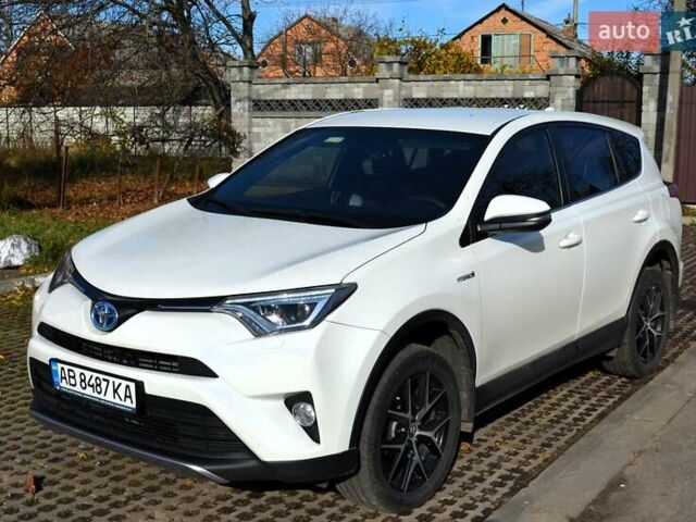 Тойота РАВ 4 2017 в Виннице на Automoto.ua Белый Тойота РАВ 4, объемом двигателя 2.49 л и пробегом 198 тыс. км за 22987 $, фото 10 на Automoto.ua