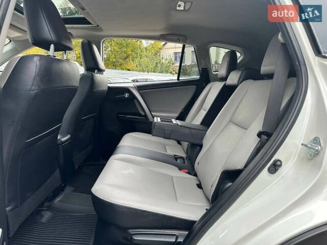 Білий Тойота РАВ 4, об'ємом двигуна 2.49 л та пробігом 122 тис. км за 19990 $, фото 9 на Automoto.ua