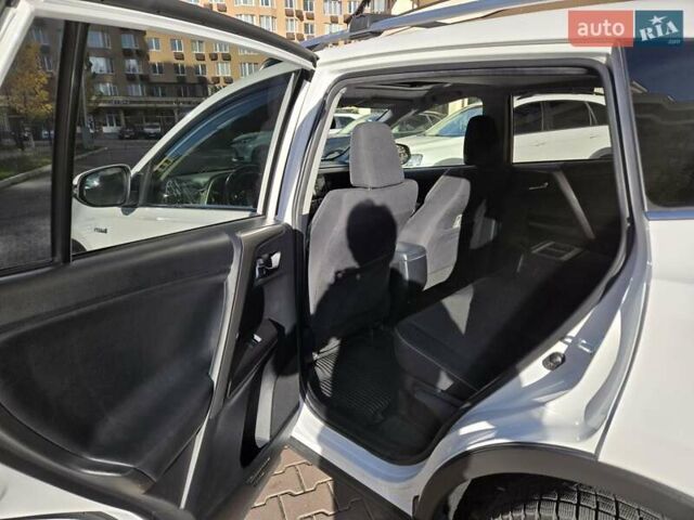 Тойота РАВ 4 2017 в Киеве на Automoto.ua Белый Тойота РАВ 4, объемом двигателя 2.49 л и пробегом 95 тыс. км за 21500 $, фото 27 на Automoto.ua