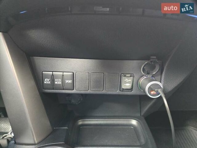 Тойота РАВ 4 2017 в Киеве на Automoto.ua Белый Тойота РАВ 4, объемом двигателя 2.49 л и пробегом 95 тыс. км за 21500 $, фото 43 на Automoto.ua