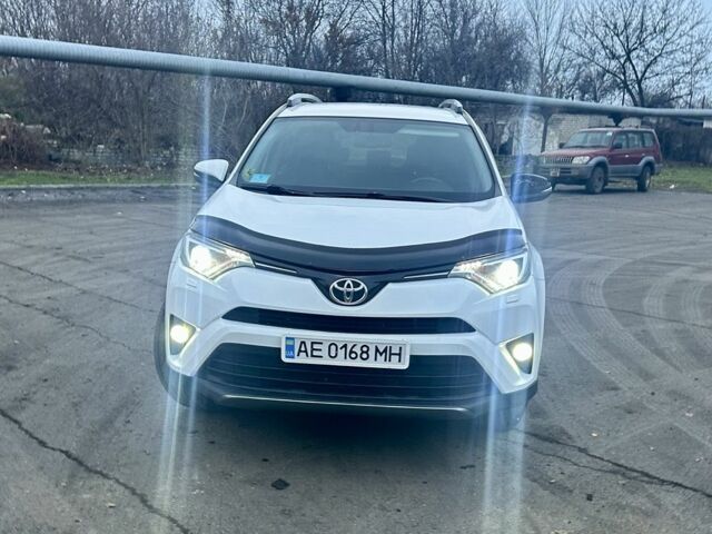 Белый Тойота РАВ 4, объемом двигателя 2 л и пробегом 180 тыс. км за 15200 $, фото 1 на Automoto.ua