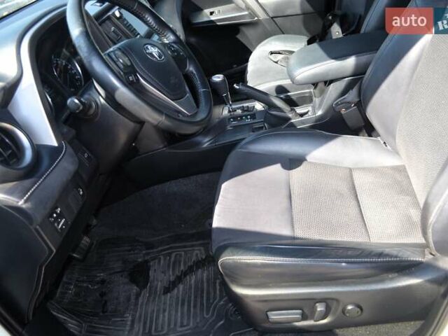 Тойота РАВ 4 2017 в Виннице на Automoto.ua Белый Тойота РАВ 4, объемом двигателя 2.49 л и пробегом 198 тыс. км за 22987 $, фото 34 на Automoto.ua