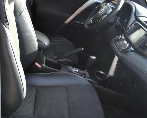 Тойота РАВ 4 2017 в Виннице на Automoto.ua Белый Тойота РАВ 4, объемом двигателя 2.49 л и пробегом 198 тыс. км за 22987 $, фото 25 на Automoto.ua