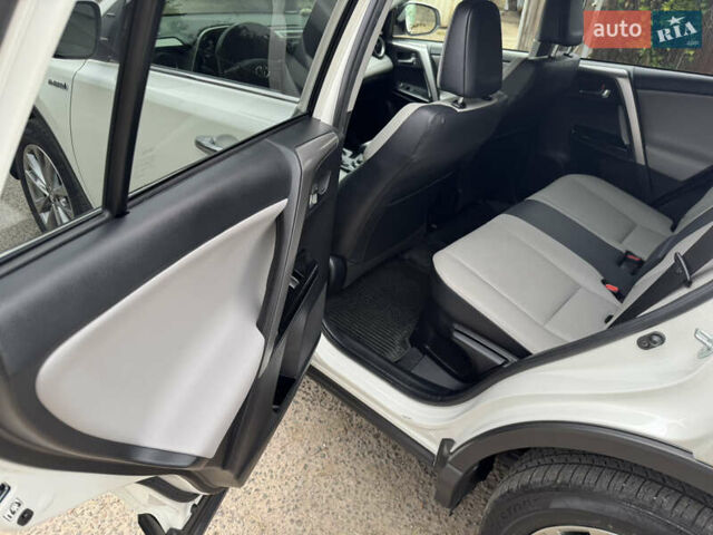 Білий Тойота РАВ 4, об'ємом двигуна 2.49 л та пробігом 96 тис. км за 22300 $, фото 22 на Automoto.ua