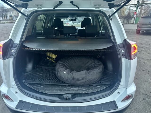 Белый Тойота РАВ 4, объемом двигателя 2 л и пробегом 180 тыс. км за 15200 $, фото 6 на Automoto.ua