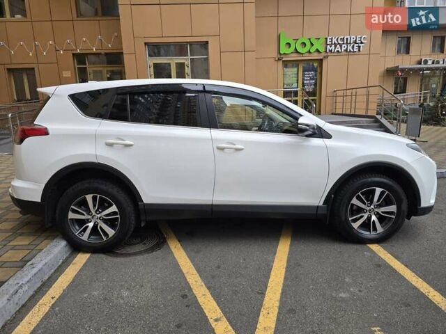 Білий Тойота РАВ 4, об'ємом двигуна 2.23 л та пробігом 220 тис. км за 20500 $, фото 3 на Automoto.ua