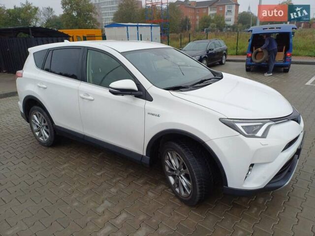 Тойота РАВ 4 2017 в Стрые на Automoto.ua Белый Тойота РАВ 4, объемом двигателя 2.49 л и пробегом 143 тыс. км за 23500 $, фото 10 на Automoto.ua