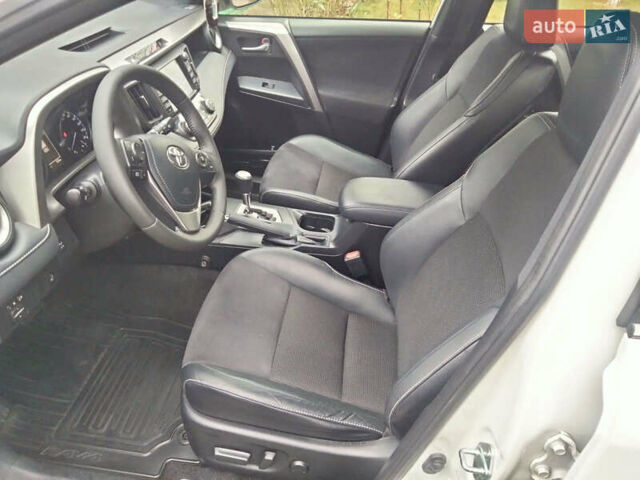 Белый Тойота РАВ 4, объемом двигателя 2.23 л и пробегом 63 тыс. км за 25200 $, фото 16 на Automoto.ua