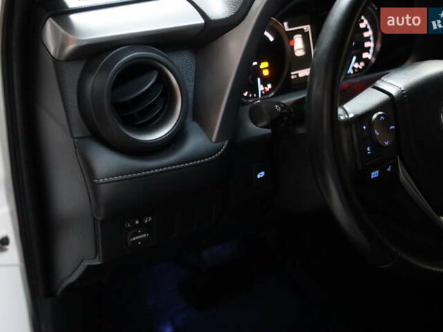 Білий Тойота РАВ 4, об'ємом двигуна 2.49 л та пробігом 72 тис. км за 24000 $, фото 14 на Automoto.ua