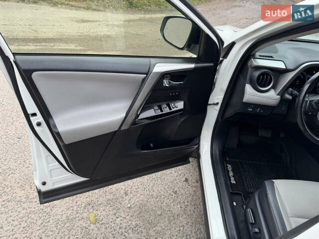 Білий Тойота РАВ 4, об'ємом двигуна 2.49 л та пробігом 96 тис. км за 22300 $, фото 21 на Automoto.ua