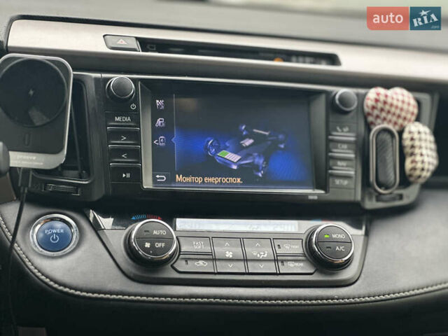 Тойота РАВ 4 2017 в Львове на Automoto.ua Белый Тойота РАВ 4, объемом двигателя 2.49 л и пробегом 187 тыс. км за 22990 $, фото 39 на Automoto.ua
