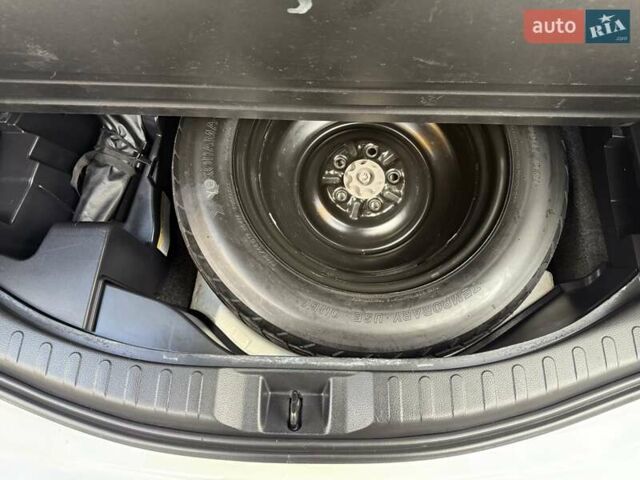 Білий Тойота РАВ 4, об'ємом двигуна 2.23 л та пробігом 192 тис. км за 20500 $, фото 80 на Automoto.ua