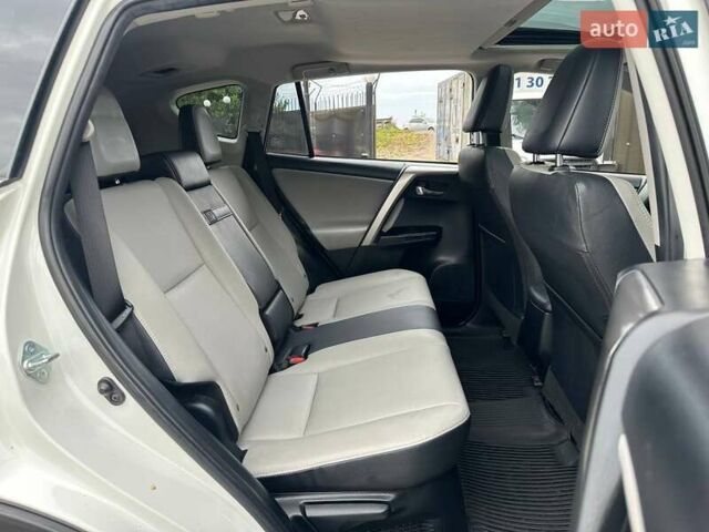Білий Тойота РАВ 4, об'ємом двигуна 2.49 л та пробігом 122 тис. км за 19990 $, фото 10 на Automoto.ua