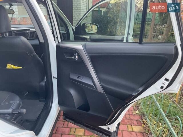 Белый Тойота РАВ 4, объемом двигателя 1.99 л и пробегом 138 тыс. км за 18500 $, фото 6 на Automoto.ua