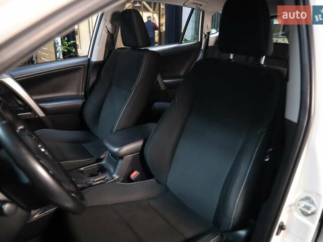 Білий Тойота РАВ 4, об'ємом двигуна 2.49 л та пробігом 72 тис. км за 24000 $, фото 25 на Automoto.ua