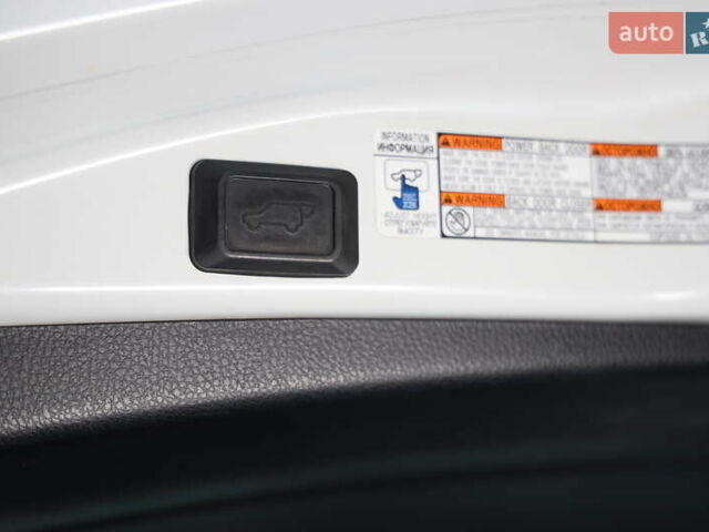 Білий Тойота РАВ 4, об'ємом двигуна 2.49 л та пробігом 72 тис. км за 24000 $, фото 31 на Automoto.ua