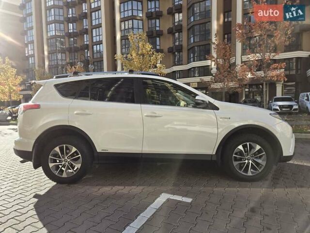 Тойота РАВ 4 2017 в Киеве на Automoto.ua Белый Тойота РАВ 4, объемом двигателя 2.49 л и пробегом 95 тыс. км за 21500 $, фото 7 на Automoto.ua