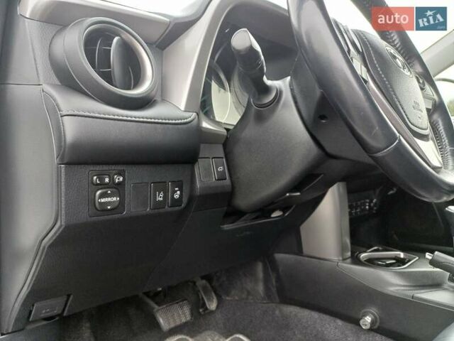 Тойота РАВ 4 2017 в Стрые на Automoto.ua Белый Тойота РАВ 4, объемом двигателя 2.49 л и пробегом 143 тыс. км за 23500 $, фото 16 на Automoto.ua