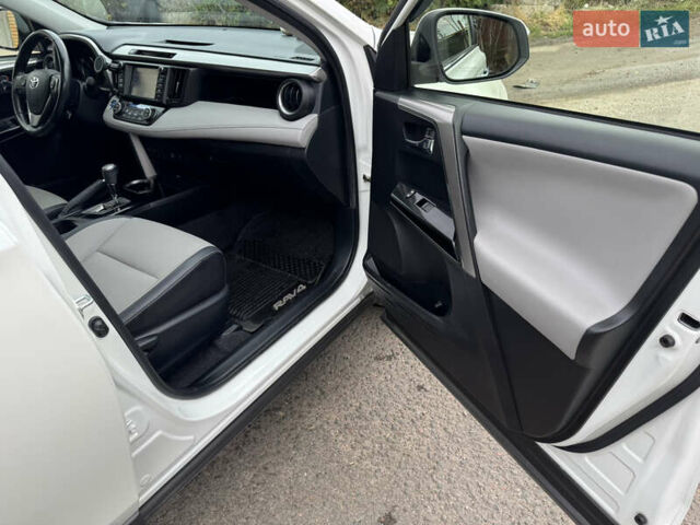 Білий Тойота РАВ 4, об'ємом двигуна 2.49 л та пробігом 96 тис. км за 22300 $, фото 27 на Automoto.ua