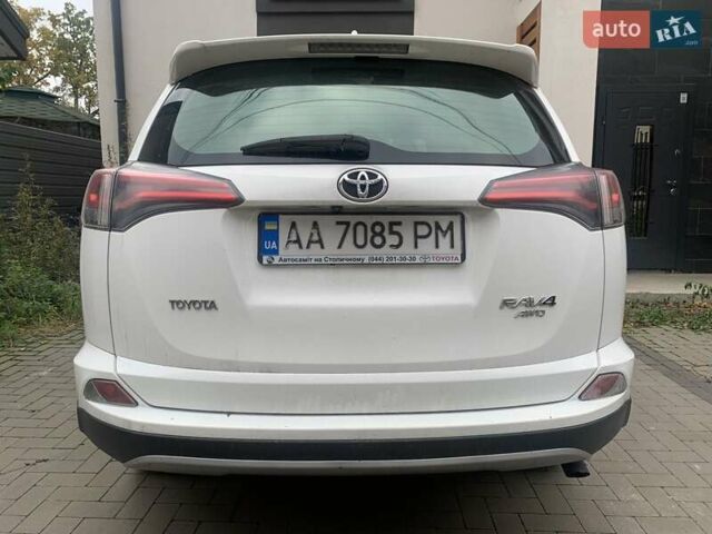 Белый Тойота РАВ 4, объемом двигателя 2.23 л и пробегом 190 тыс. км за 16999 $, фото 1 на Automoto.ua