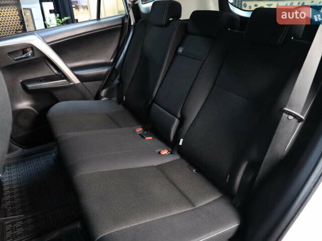 Білий Тойота РАВ 4, об'ємом двигуна 2.49 л та пробігом 72 тис. км за 24000 $, фото 27 на Automoto.ua