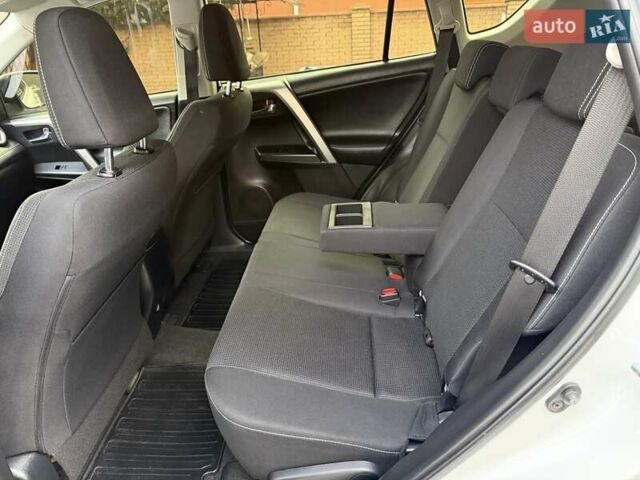 Білий Тойота РАВ 4, об'ємом двигуна 2.23 л та пробігом 192 тис. км за 20500 $, фото 46 на Automoto.ua