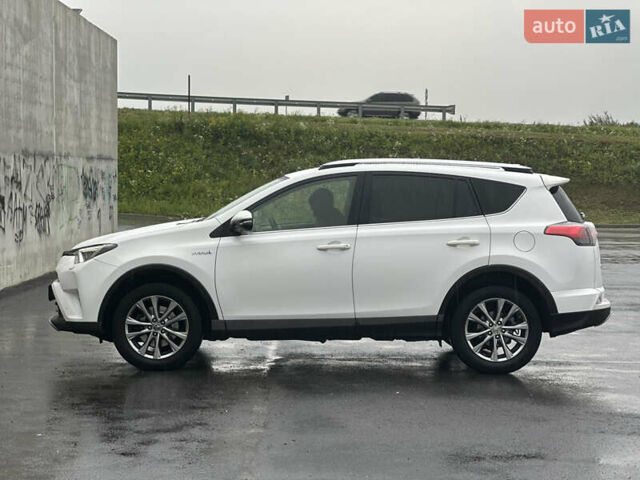 Тойота РАВ 4 2017 в Львове на Automoto.ua Белый Тойота РАВ 4, объемом двигателя 2.49 л и пробегом 187 тыс. км за 22990 $, фото 4 на Automoto.ua