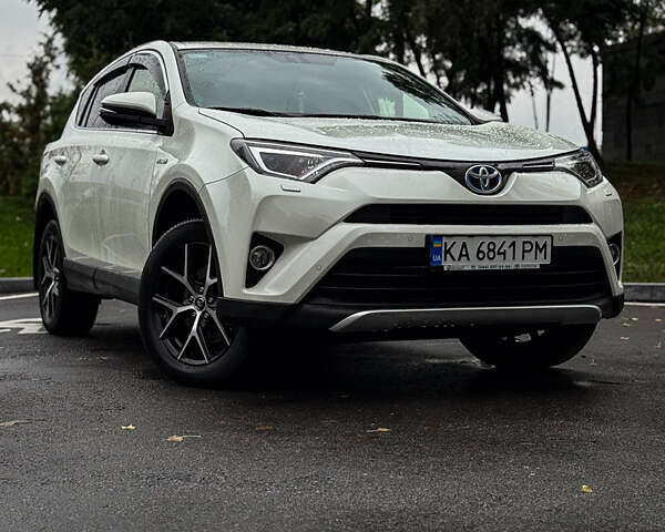 Белый Тойота РАВ 4, объемом двигателя 2.49 л и пробегом 146 тыс. км за 23999 $, фото 1 на Automoto.ua