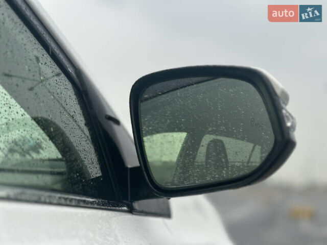 Тойота РАВ 4 2017 в Львове на Automoto.ua Белый Тойота РАВ 4, объемом двигателя 2.49 л и пробегом 187 тыс. км за 22990 $, фото 17 на Automoto.ua