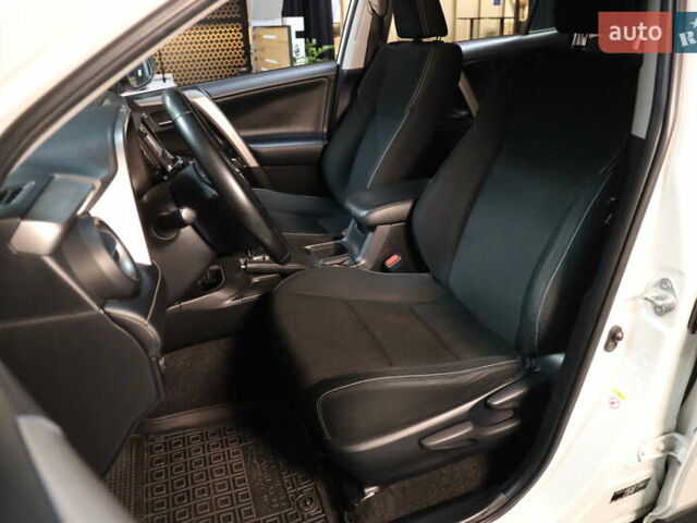 Білий Тойота РАВ 4, об'ємом двигуна 2.49 л та пробігом 72 тис. км за 24000 $, фото 17 на Automoto.ua