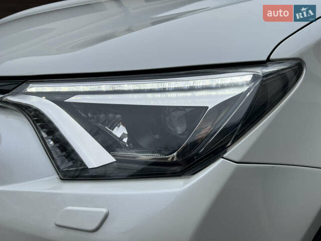 Белый Тойота РАВ 4, объемом двигателя 2.49 л и пробегом 199 тыс. км за 22999 $, фото 6 на Automoto.ua