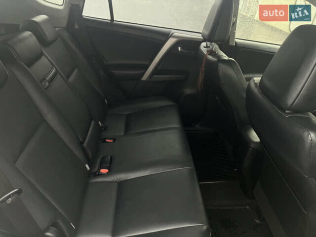 Тойота РАВ 4 2017 в Львове на Automoto.ua Белый Тойота РАВ 4, объемом двигателя 2.49 л и пробегом 187 тыс. км за 22990 $, фото 18 на Automoto.ua