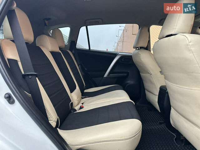 Белый Тойота РАВ 4, объемом двигателя 2.5 л и пробегом 183 тыс. км за 15490 $, фото 35 на Automoto.ua