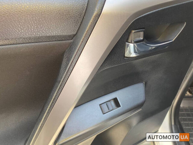 Белый Тойота РАВ 4, объемом двигателя 2 л и пробегом 171 тыс. км за 20300 $, фото 21 на Automoto.ua