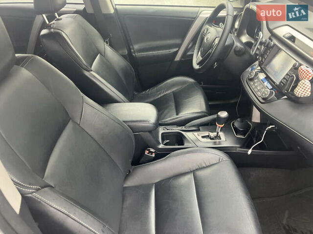 Тойота РАВ 4 2017 в Львове на Automoto.ua Белый Тойота РАВ 4, объемом двигателя 2.49 л и пробегом 187 тыс. км за 22990 $, фото 19 на Automoto.ua