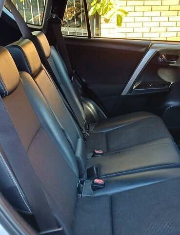 Тойота РАВ 4 2017 в Одессе на Automoto.ua Белый Тойота РАВ 4, объемом двигателя 2.23 л и пробегом 188 тыс. км за 21000 $, фото 6 на Automoto.ua