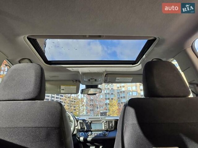 Тойота РАВ 4 2017 в Киеве на Automoto.ua Белый Тойота РАВ 4, объемом двигателя 2.49 л и пробегом 95 тыс. км за 21500 $, фото 29 на Automoto.ua