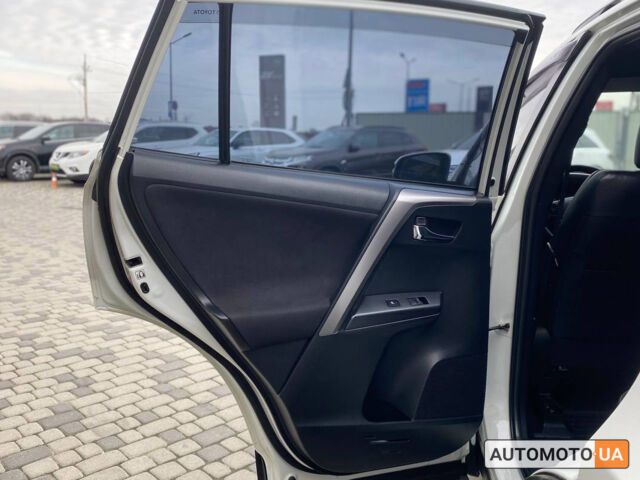 Білий Тойота РАВ 4, об'ємом двигуна 2.2 л та пробігом 288 тис. км за 22900 $, фото 18 на Automoto.ua