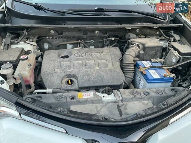 Белый Тойота РАВ 4, объемом двигателя 1.99 л и пробегом 138 тыс. км за 18500 $, фото 2 на Automoto.ua